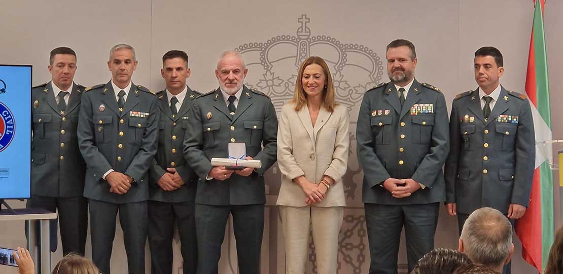 Virginia Barcones con algunos de los galardonados.