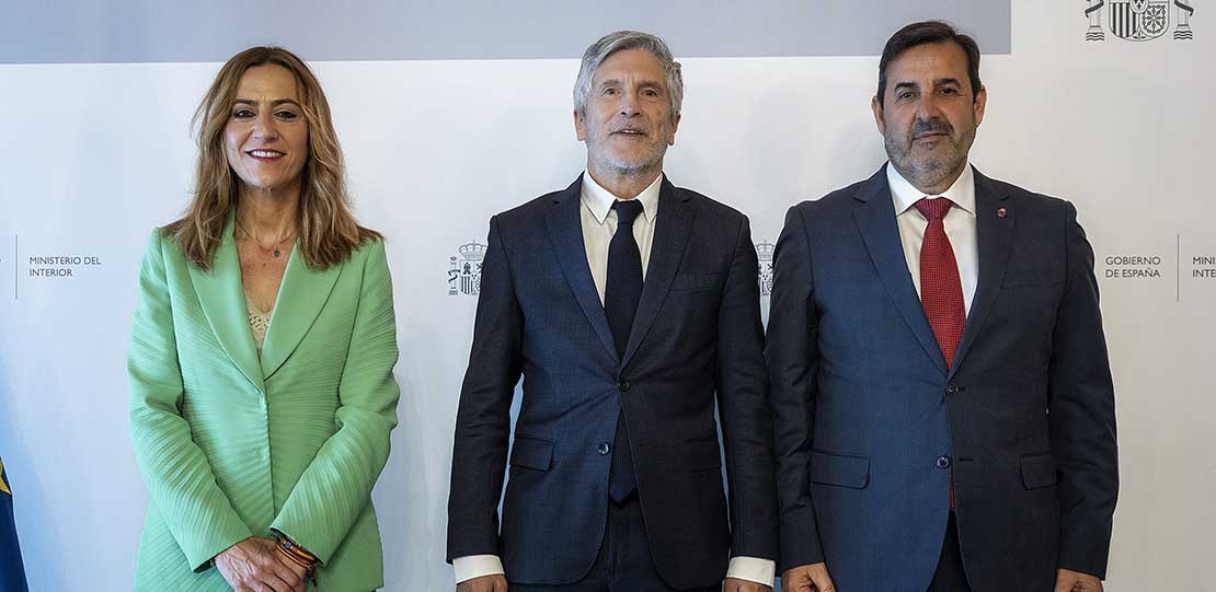 El ministro con Virginia Barcones y Benjamín Salvago.