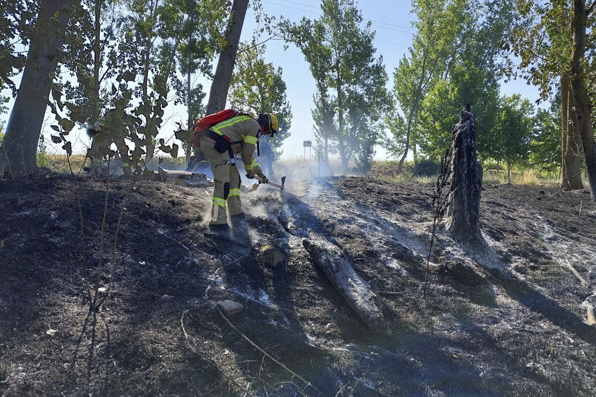 Bomberos trabajando