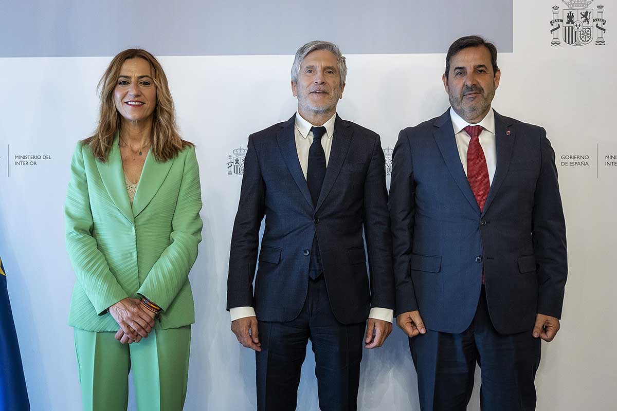 El ministro con Virginia Barcones y Benjamín Salvago.