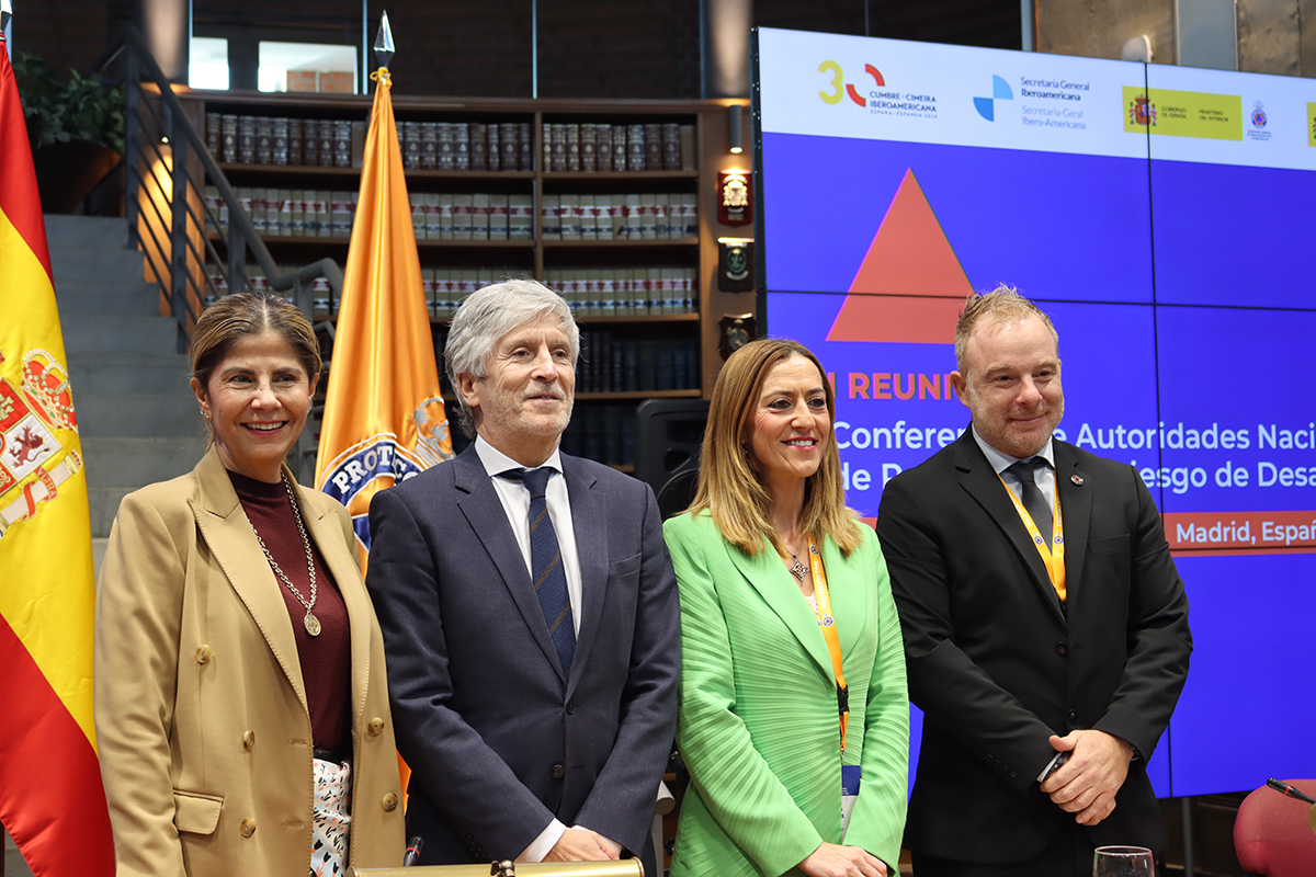 Clausura de la Conferencia con el ministro del Interior.