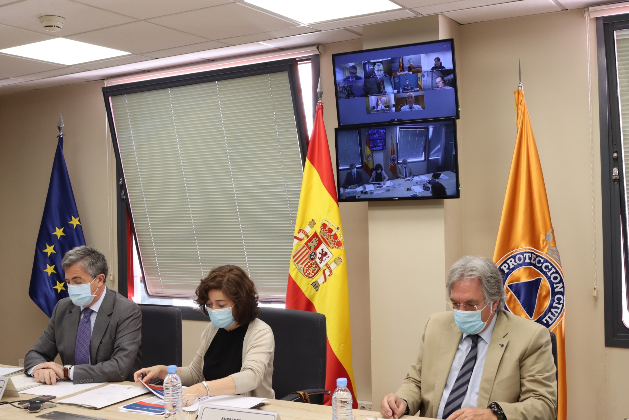La subsecretaria del Ministerio del Interior, Isabel Goicoechea, preside la reunión del CECOD, acompañada por el director general de Protección Civil y Emergencias, Leonardo Marcos