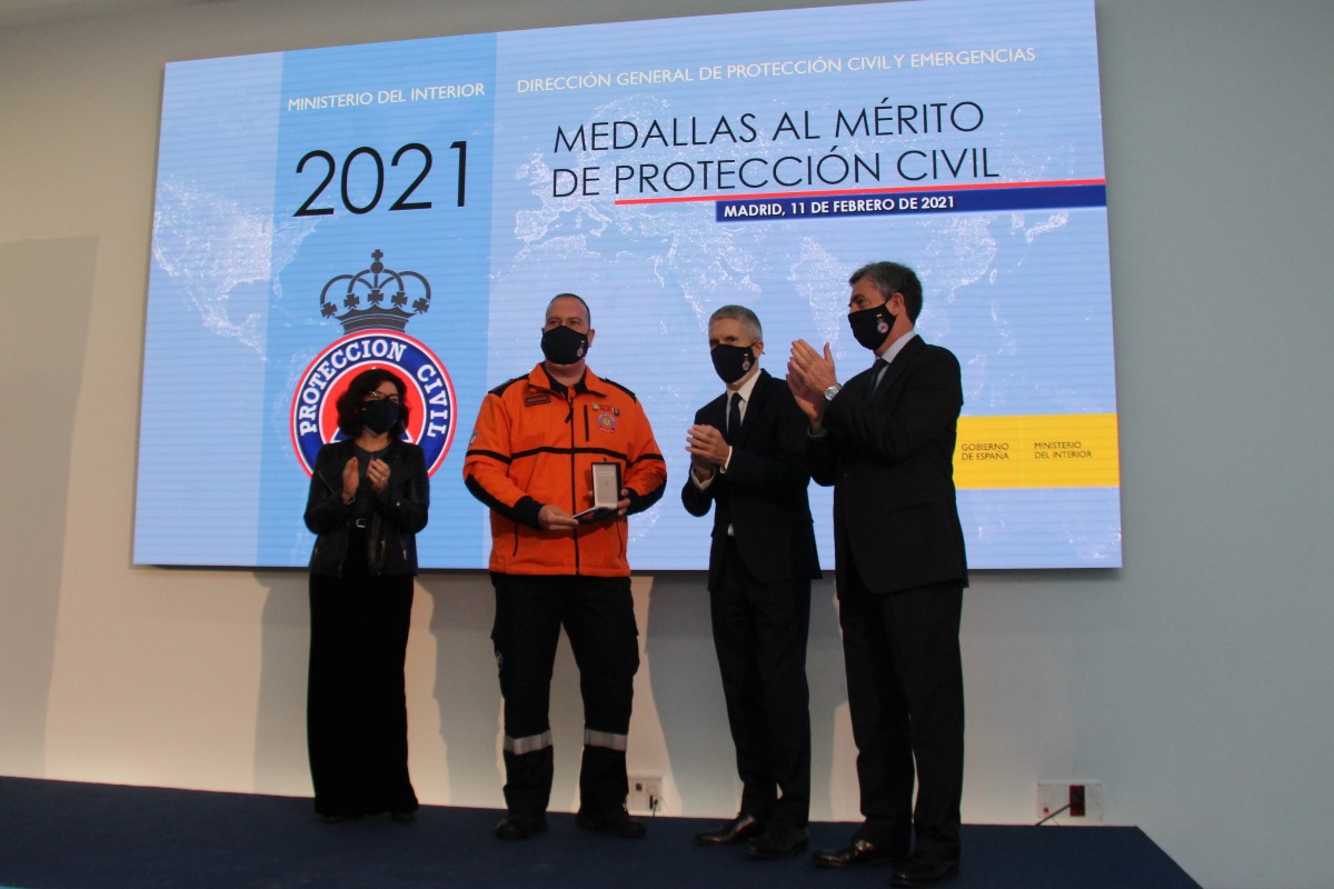 Fernando López Pereira, enfermero Samur-P.Civil Ayun.Madrid recogiendo medalla