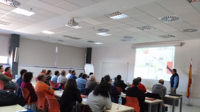 los profesores impartiendo el curso de diseño e implantación de planes de autoprotección en edificios e instalaciones industriales
