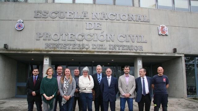foto de los asistentes el en edificio de la Escuela Nacional de Protección Civil