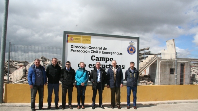 fotos de los asistentes del campo del área de estructuras colapsadas
