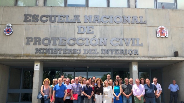 foto en el edificio de la Escuela Nacional de Protección Civil