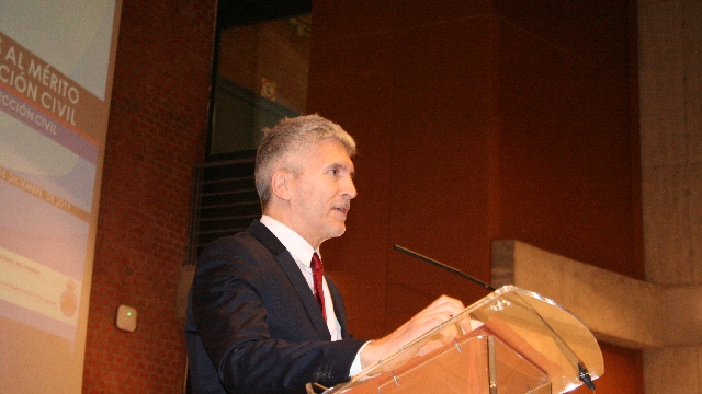 el ministro del Interior en funciones, Fernando Grande-Marlaska, ha presidido el acto de entrega de las medallas al Mérito de Protección Civil 2019