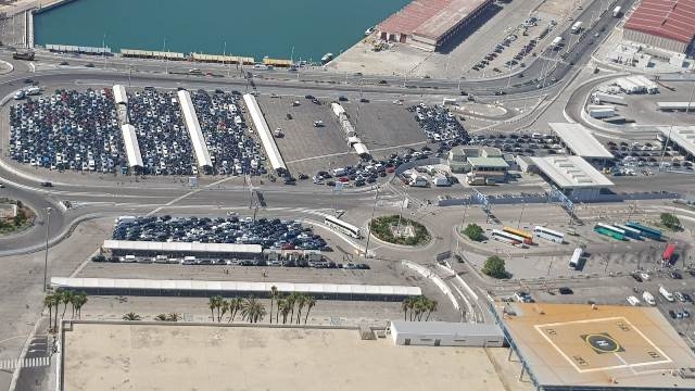 del parking del puerto del Paso del Estrecho