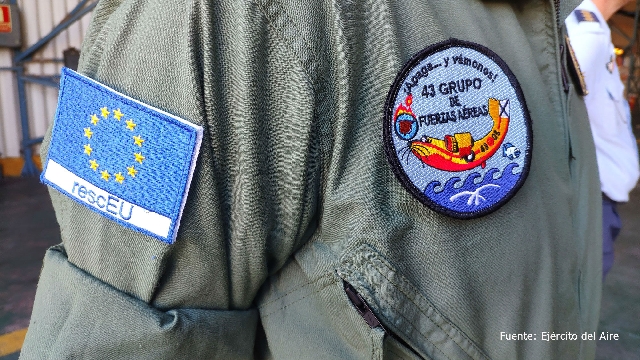 uniforme de uno de los pilotos de la primera flota europea de la lucha contra incendios