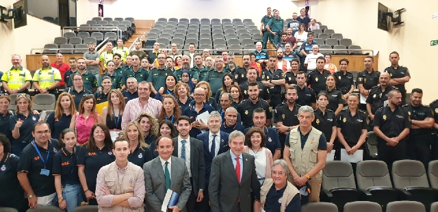 la foto de todos los asistentes por la Operación Paso del Estrecho
