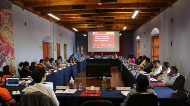 durante el curso sobre análisis de desastres naturales y medidas para su mitigación, en Guatemala