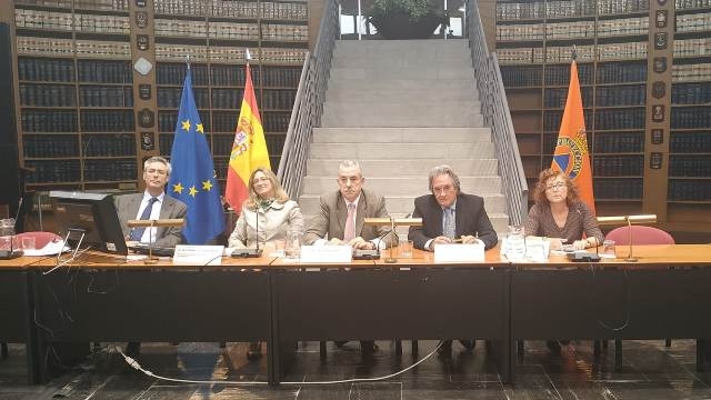 la mesa con los representantes de la jornada