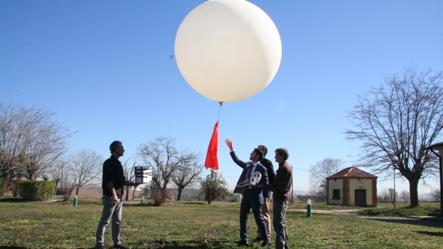 se ha lanzado un globo con los que sus técnicos recogen datos de velocidad del viento, temperatura, humedad y ozono