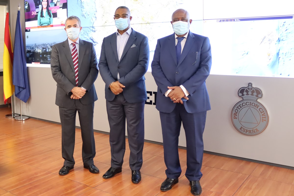 Grupo durante la visita al CENEM