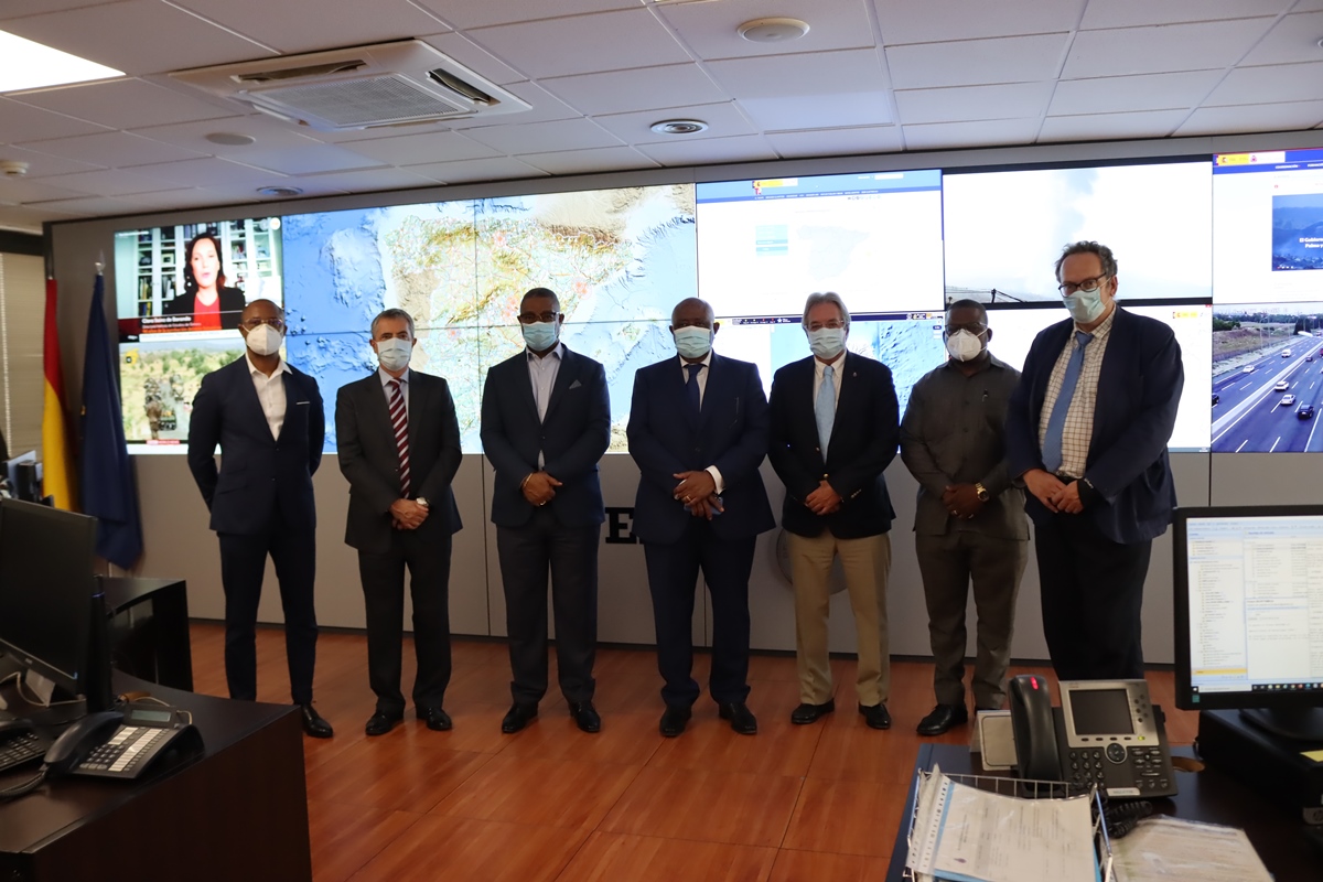 Grupo durante la visita al CENEM
