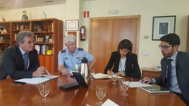 el director general de Protección Civil y Emergencias se reúne con la directora general de Política de Defensa