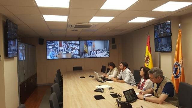 reunión para verificar el éxito del primer fin de semana con mayor influencia