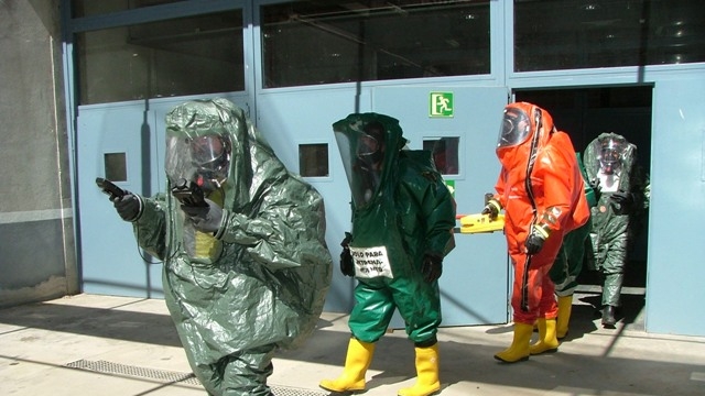 asistentes de Servicio de Desactivación de Explosivos y Defensa TEDAX