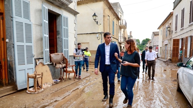 el presidente del gobierno se interesa sobre la evolución de la emergencia en Mallorca