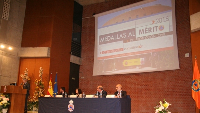 El ministro del Interior, Fernando Grande-Marlaska, ha presidido esta mañana en la sede de la Escuela Nacional de Protección Civil (ENPC) el acto de entrega de las medallas al Mérito de Protección Civil 2018