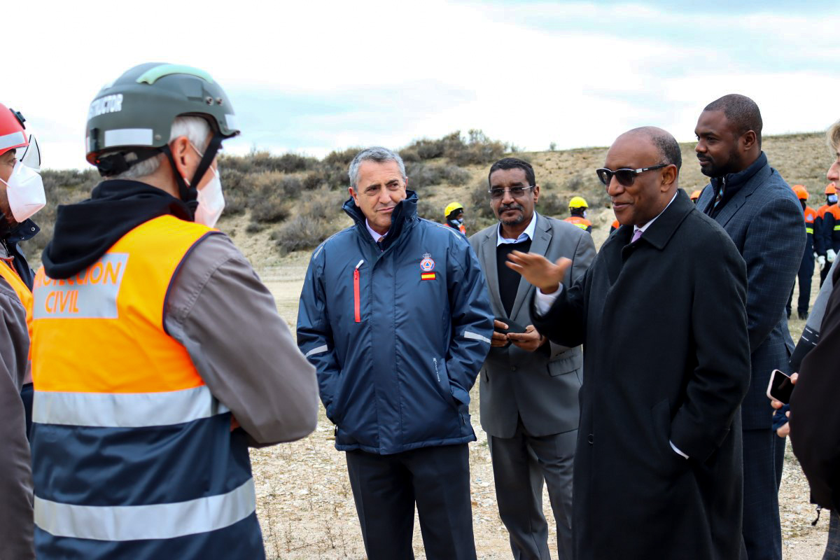 Embajador de Mauritania, Director de Protección Civil e instructores de la Escuela de Protección Civil