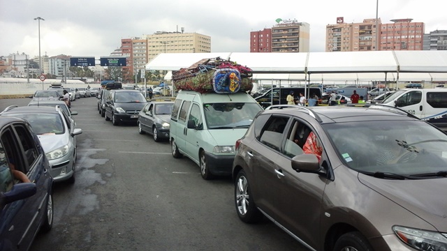 Fila de coches