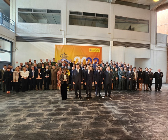 Foto de familia con los condecorados