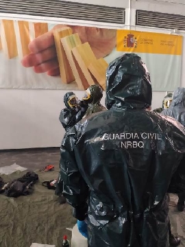 personal de la guardia civil en la actividad presencial con la XVII edición del Curso de Especialistas en Defensa Nuclear